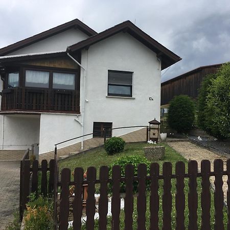 Haus Willi Apartment Asslar Екстериор снимка